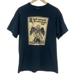 Vintage Y2K Gildan R’lyeh Rising T-Shirt Black‎ Tan Graphic Large Latin